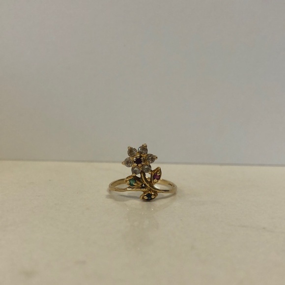 Vintage 14 kt gold flower ring with diamonds and other...